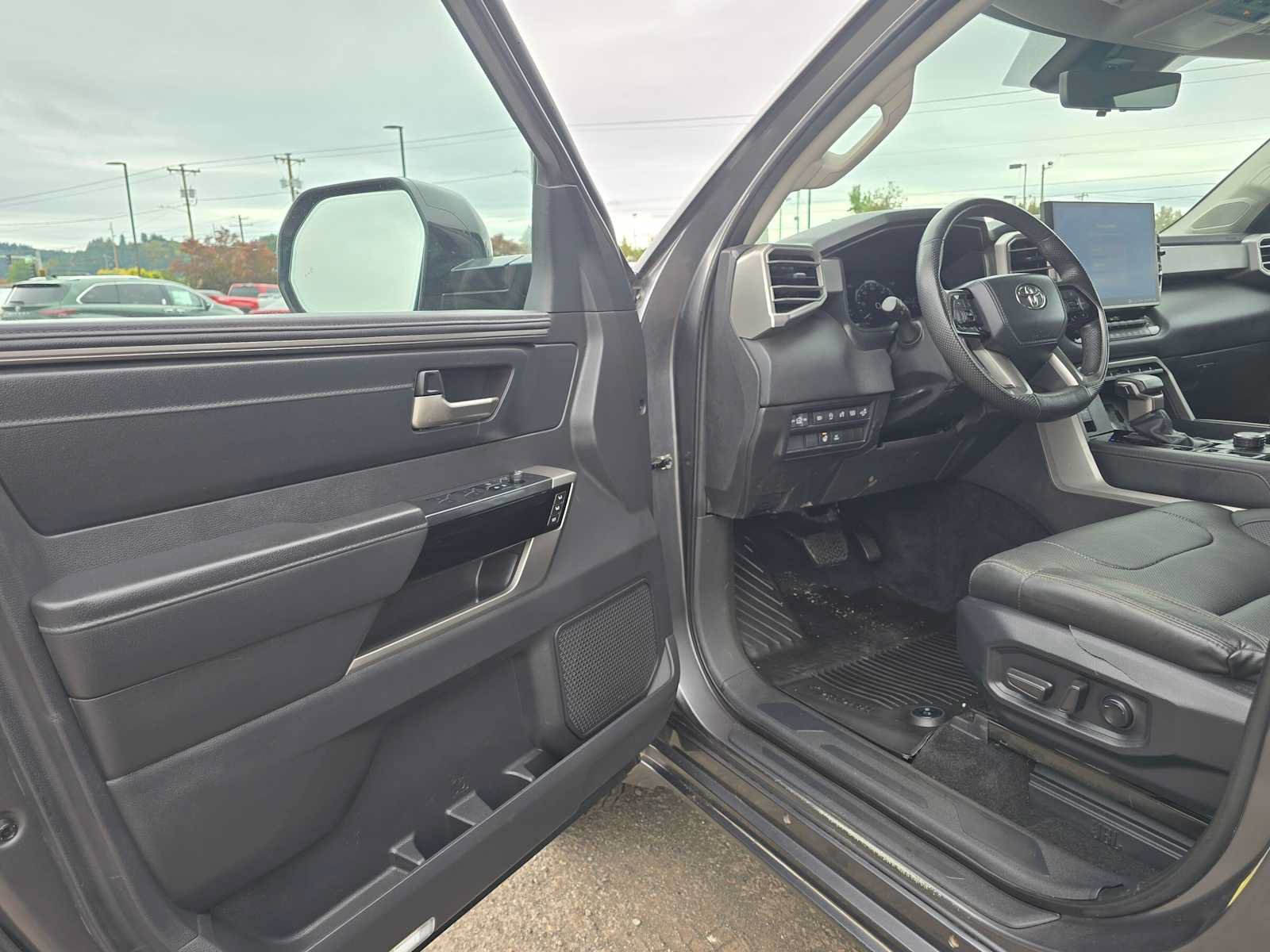 Used 2024 Toyota Tundra Limited AWD/4WD image 21