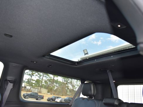 Used 2024 Jeep Wagoneer L Series II w/ Premium Group I image 31