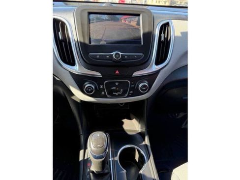 Used 2021 Chevrolet Equinox LS image 15