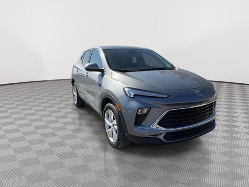 Used 2025 Buick Encore GX Preferred AWD/4WD image 2