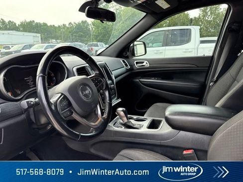 Used 2020 Jeep Grand Cherokee Laredo AWD/4WD image 12