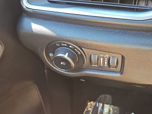 Used 2018 Chrysler Pacifica Touring Plus w/ S Appearance Package FWD image 15