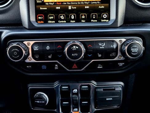 Used 2022 Jeep Wrangler Unlimited Sahara w/ Cold Weather Group image 24