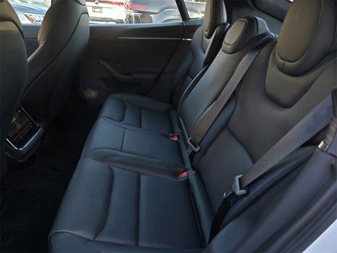 Used 2022 Tesla Model S image 12