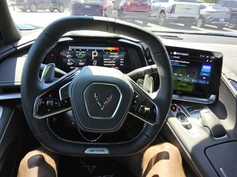 Used 2025 Chevrolet Corvette Z06 RWD image 3