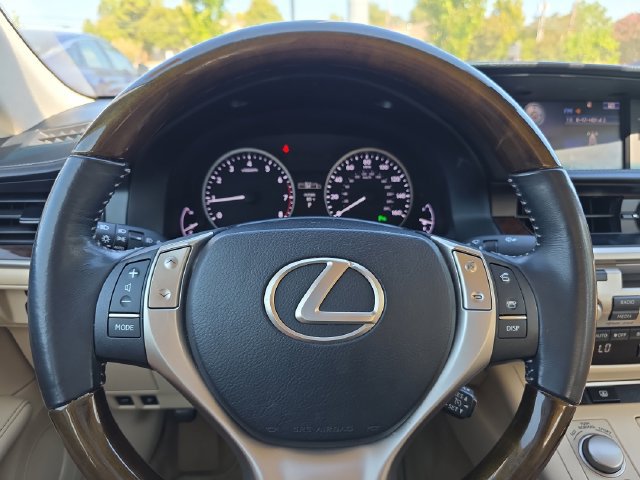 Used 2015 Lexus ES 350 w/ Luxury Package FWD image 18