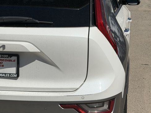Used 2023 Kia Niro Wave w/ Wave Preserve Package FWD image 12