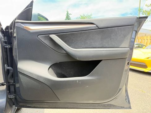 Used 2023 Tesla Model Y 2WD image 27