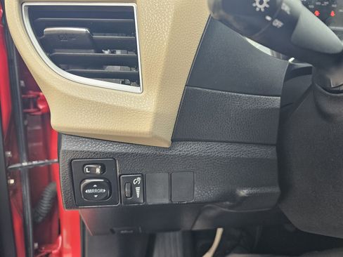 Used 2015 Toyota Corolla LE image 25