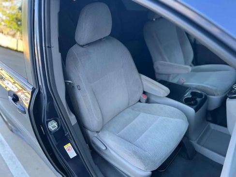 Used 2019 Toyota Sienna LE image 25