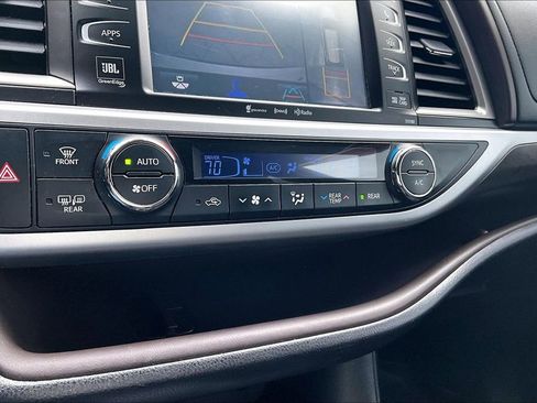 Certified 2018 Toyota Highlander Limited Platinum image 15
