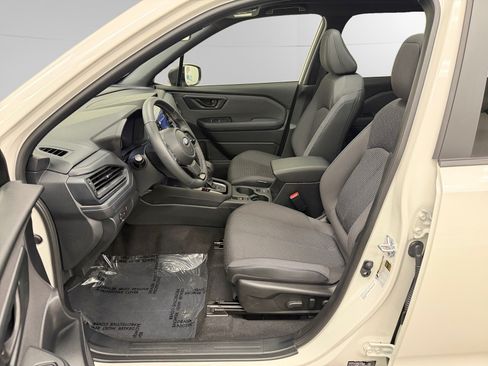 Used 2025 Subaru Forester Premium AWD/4WD image 9