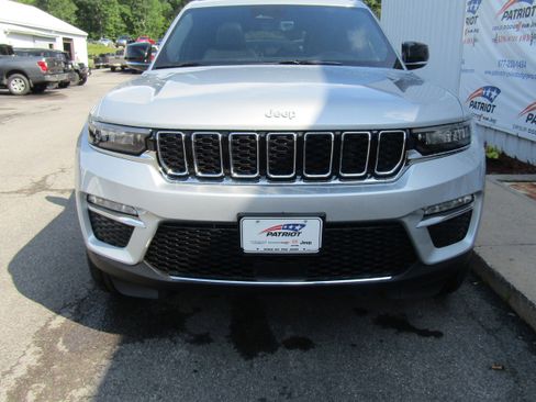 New 2025 Jeep Grand Cherokee Limited image 3