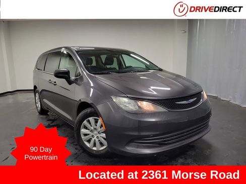 Used 2020 Chrysler Voyager L image 1