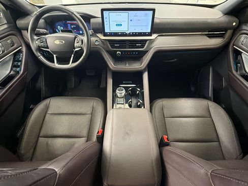 Certified 2025 Ford Explorer Platinum w/ LUX Leather Package AWD/4WD image 16