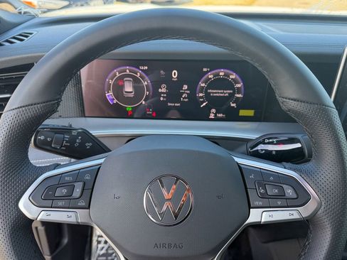 New 2026 Volkswagen Tiguan SE R-Line FWD image 15