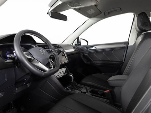 Used 2024 Volkswagen Tiguan SE AWD/4WD image 14