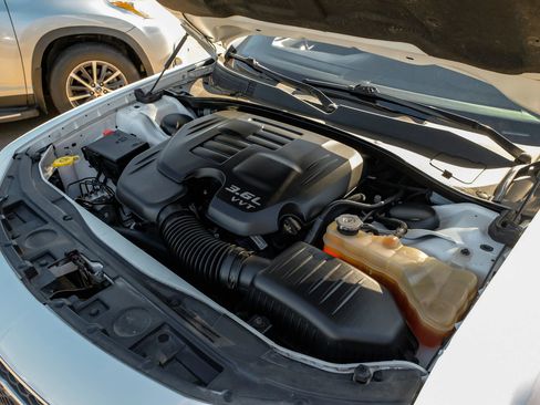 Used 2019 Chrysler 300 Limited image 57