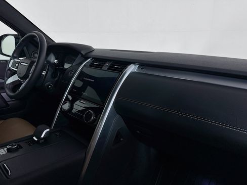 Used 2024 Land Rover Discovery Dynamic SE AWD/4WD image 28