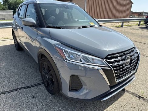Used 2023 Nissan Kicks SV FWD image 3