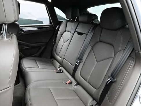 Certified 2025 Porsche Macan AWD/4WD image 14
