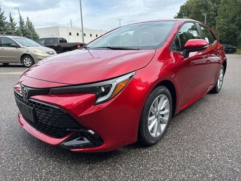 Used 2025 Toyota Corolla SE w/ SE Package image 4