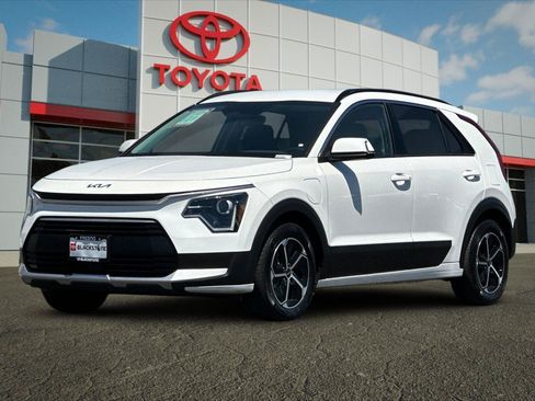 Used 2023 Kia Niro EX w/ EX Cold Weather Package FWD image 7