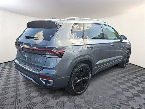 New 2025 Volkswagen Taos SEL image 6