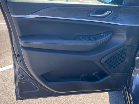 New 2025 Jeep Grand Cherokee L Limited w/ Luxury Tech Group II image 12