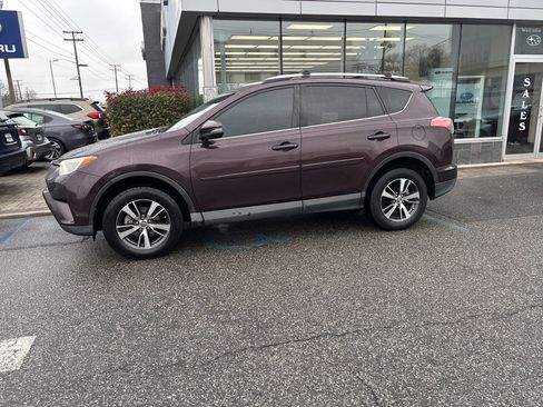 Used 2017 Toyota RAV4 XLE image 7
