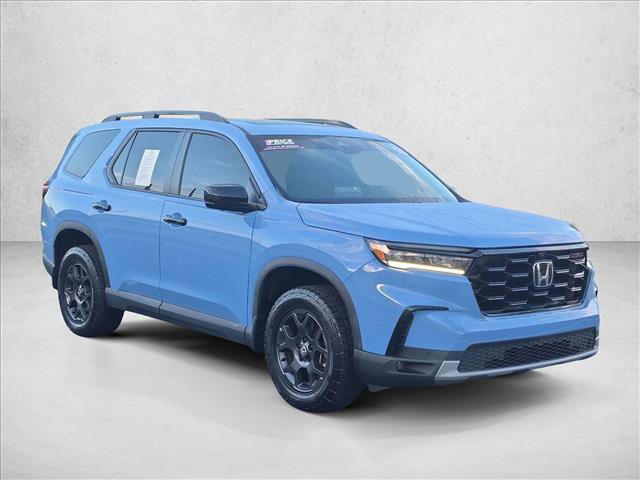 Used 2025 Honda Pilot TrailSport image 3