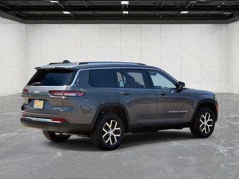 Used 2023 Jeep Grand Cherokee L Limited w/ Luxury Tech Group II AWD/4WD image 5
