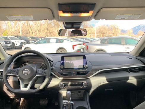 Used 2025 Nissan Altima 2.5 SV image 34