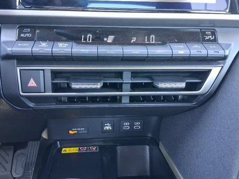 Used 2025 Toyota Camry LE AWD/4WD image 31
