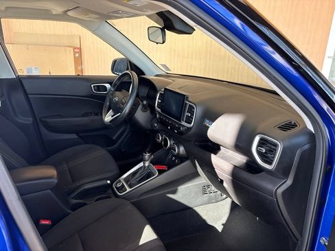 Used 2024 Hyundai Venue SEL FWD image 24