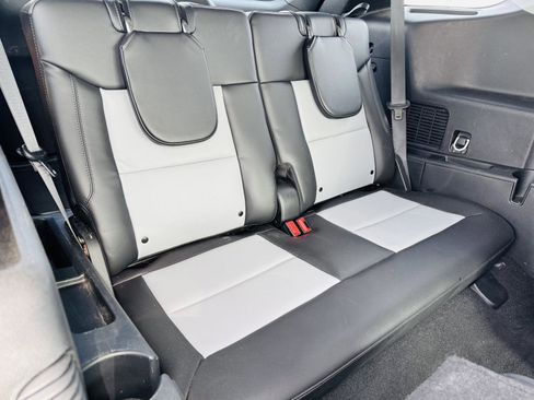 Used 2024 Ford Explorer XLT w/ Equipment Group 202A image 34