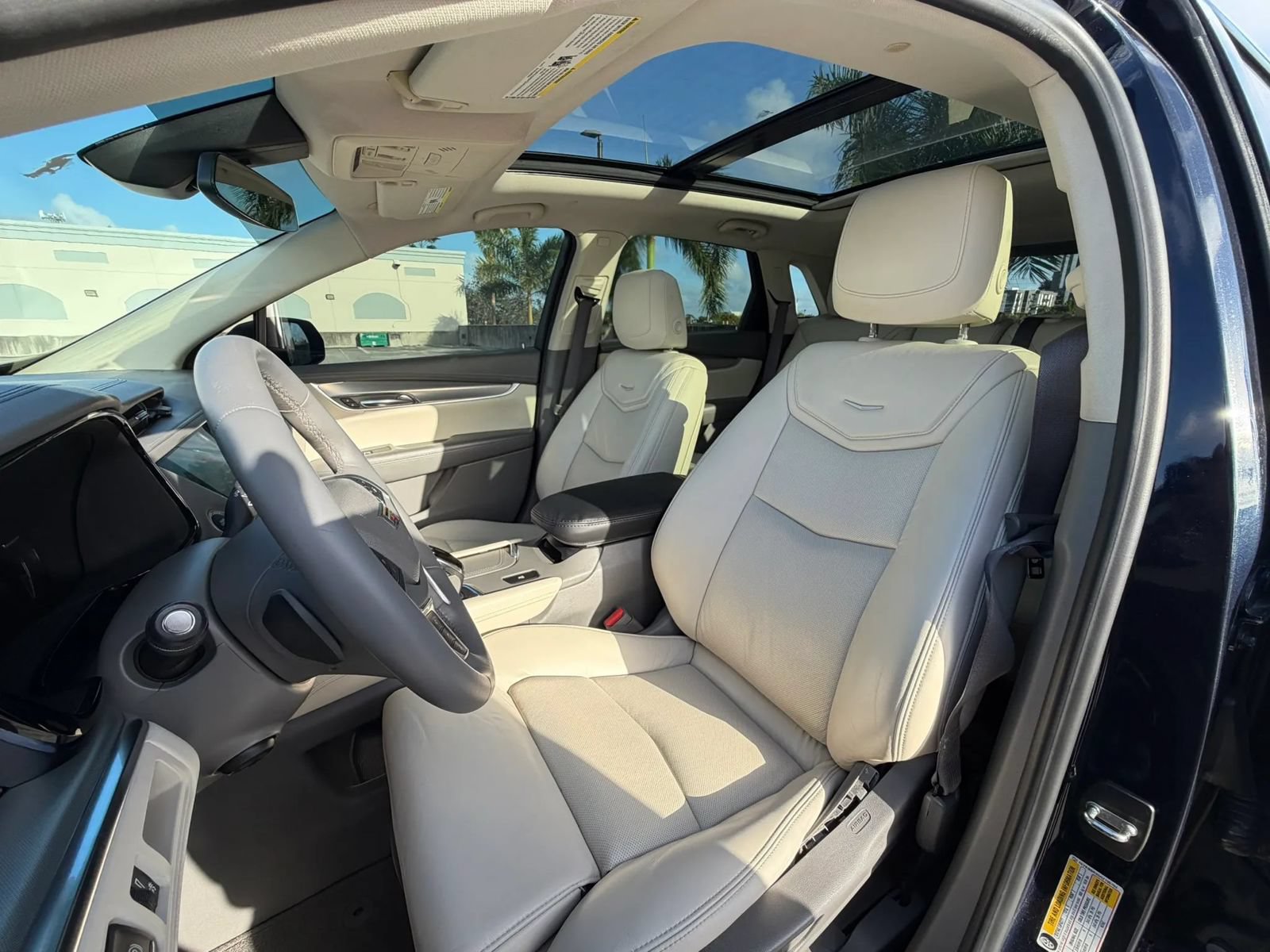 Used 2017 Cadillac XT5 Luxury w/ Driver Awareness Package FWD image 15