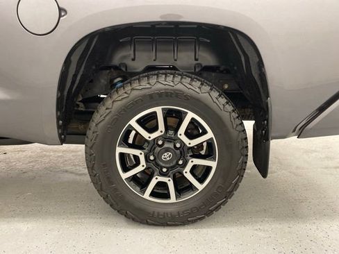 Used 2018 Toyota Tundra Limited w/ Limited Premium Package AWD/4WD image 10