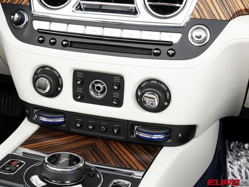 Used 2016 Rolls-Royce Dawn image 29