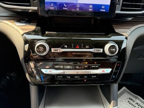 Used 2022 Ford Explorer Limited w/ Class IV Trailer Tow Package AWD/4WD image 19