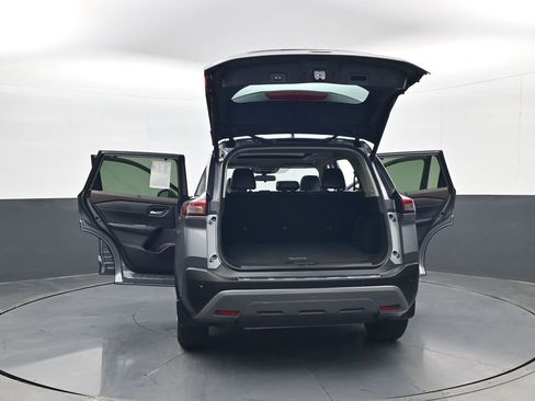 Used 2023 Nissan Rogue SV w/ SV Premium B Package image 32