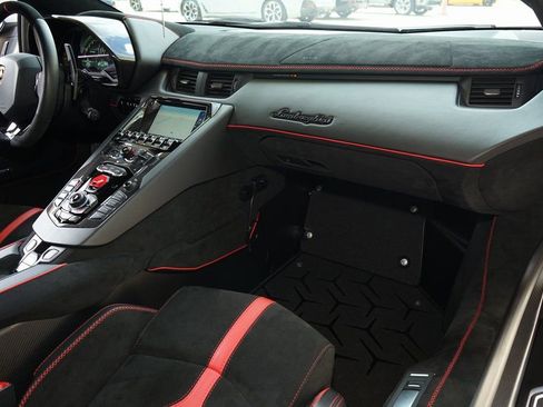 Used 2021 Lamborghini Aventador SVJ image 14