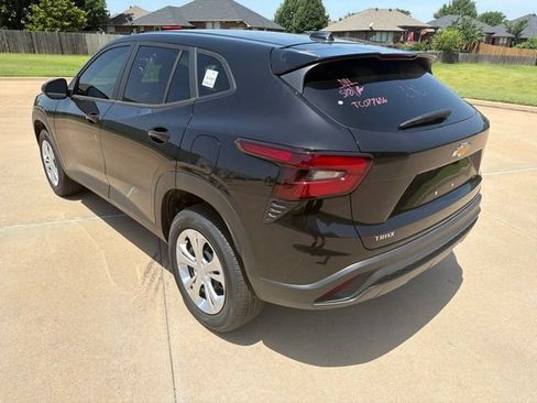 Used 2026 Chevrolet Trax LS FWD image 3