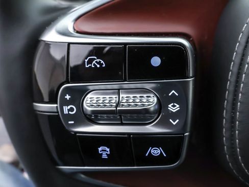 Used 2024 Genesis G90 3.5T image 24