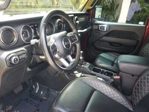 Used 2021 Jeep Gladiator Overland AWD/4WD image 14