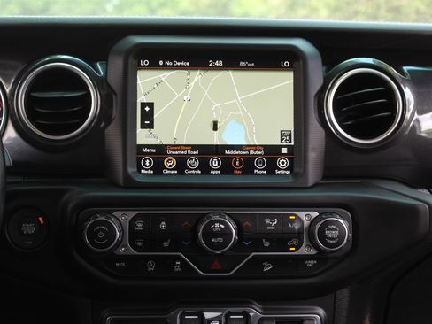 Used 2021 Jeep Wrangler Unlimited Sahara AWD/4WD image 17