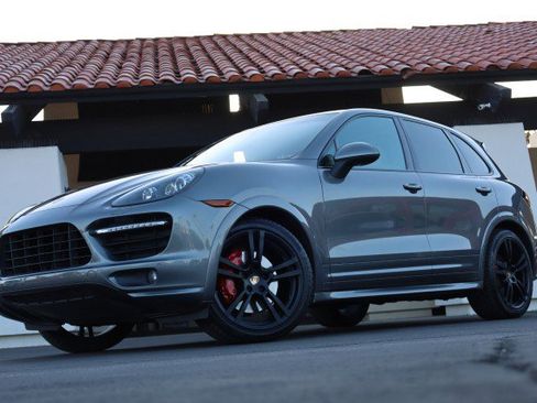 Used 2014 Porsche Cayenne GTS image 3