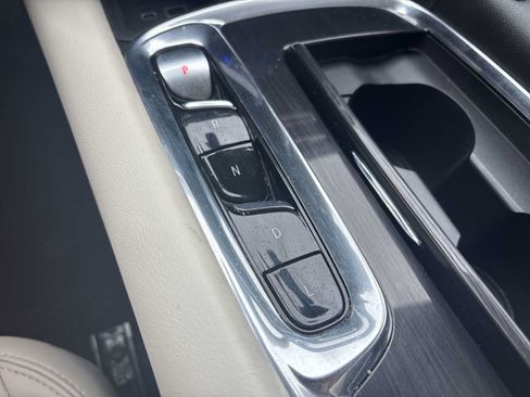 Used 2022 Buick Enclave Essence w/ Sport Touring Edition FWD image 16