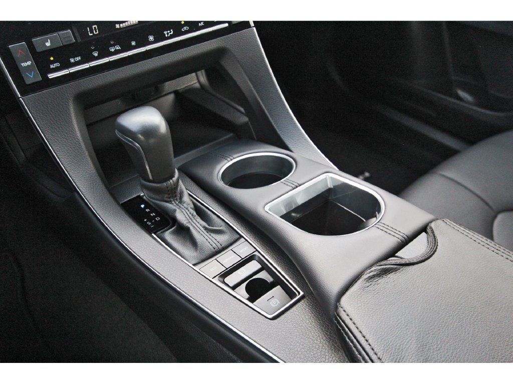Used 2022 Toyota Avalon XLE FWD image 18