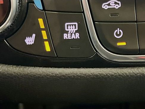 Used 2022 Chevrolet Equinox Premier image 19